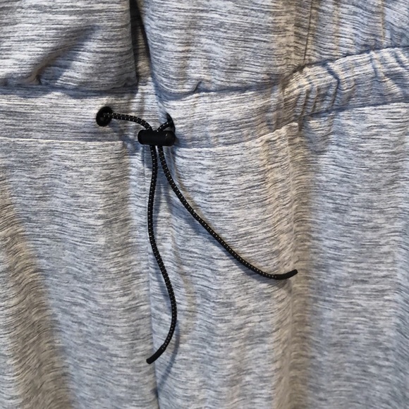 Women’s cross over romper. Cinch waist with pockets. EUC! - Picture 3 of 3